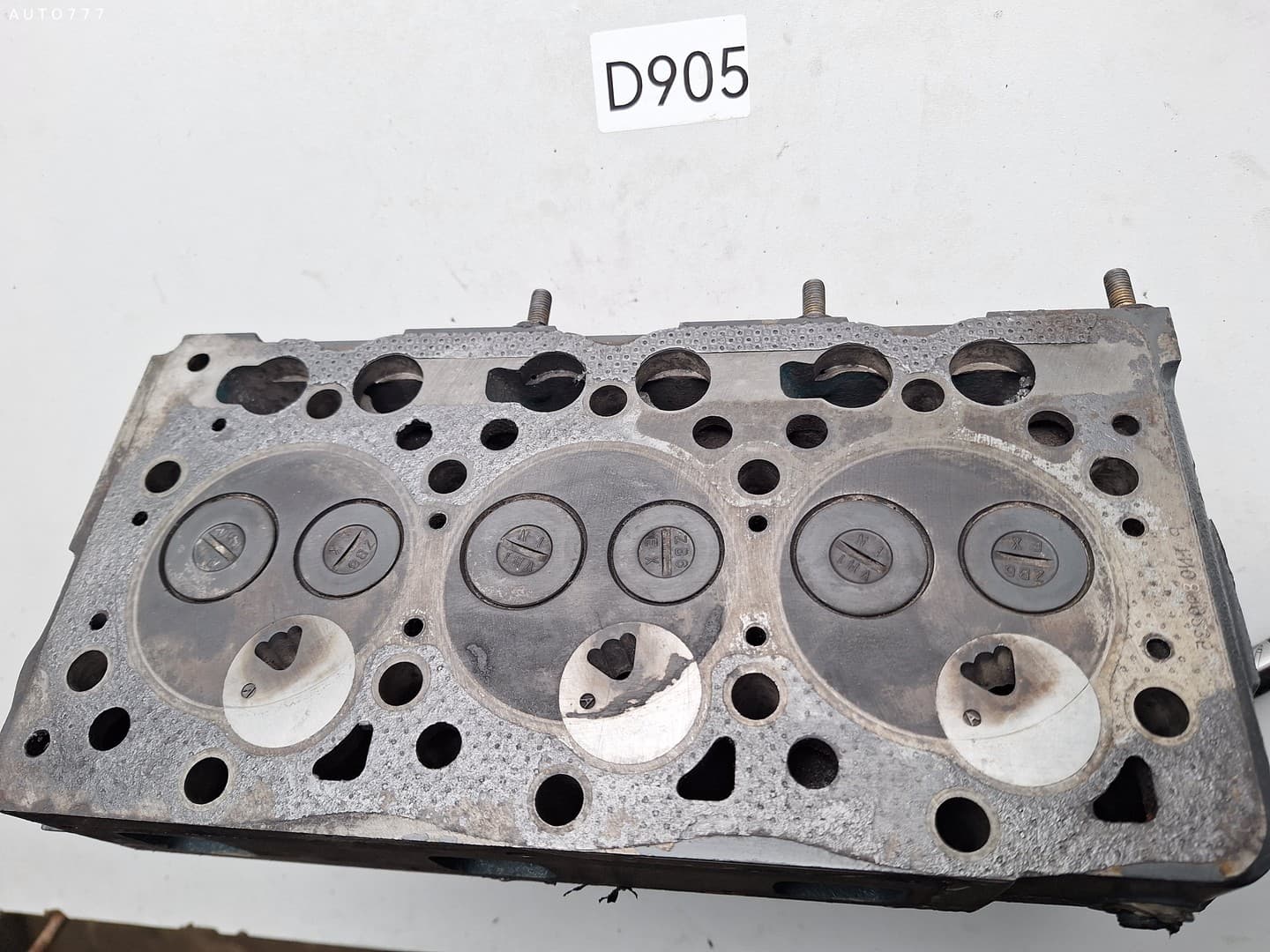 Kubota Cylinder head D905