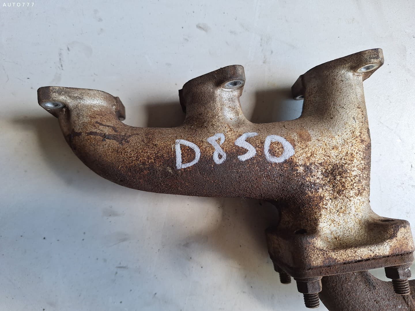 Kubota Exhaust manifold D850