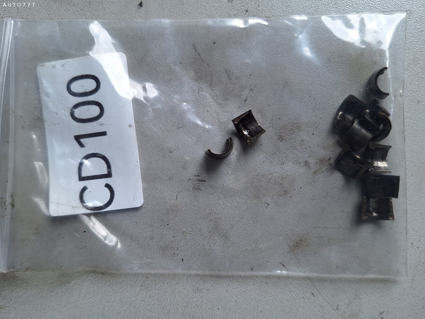 Hinomoto CD100 valves, springs, and valve cotters