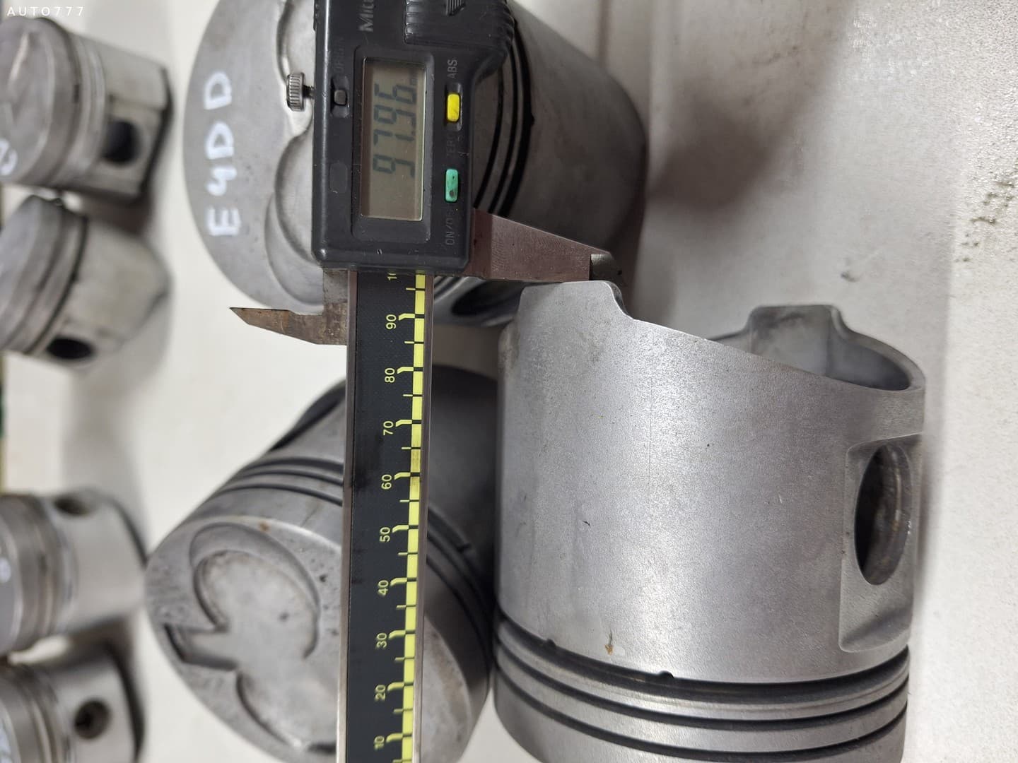 Iseki E4DD piston