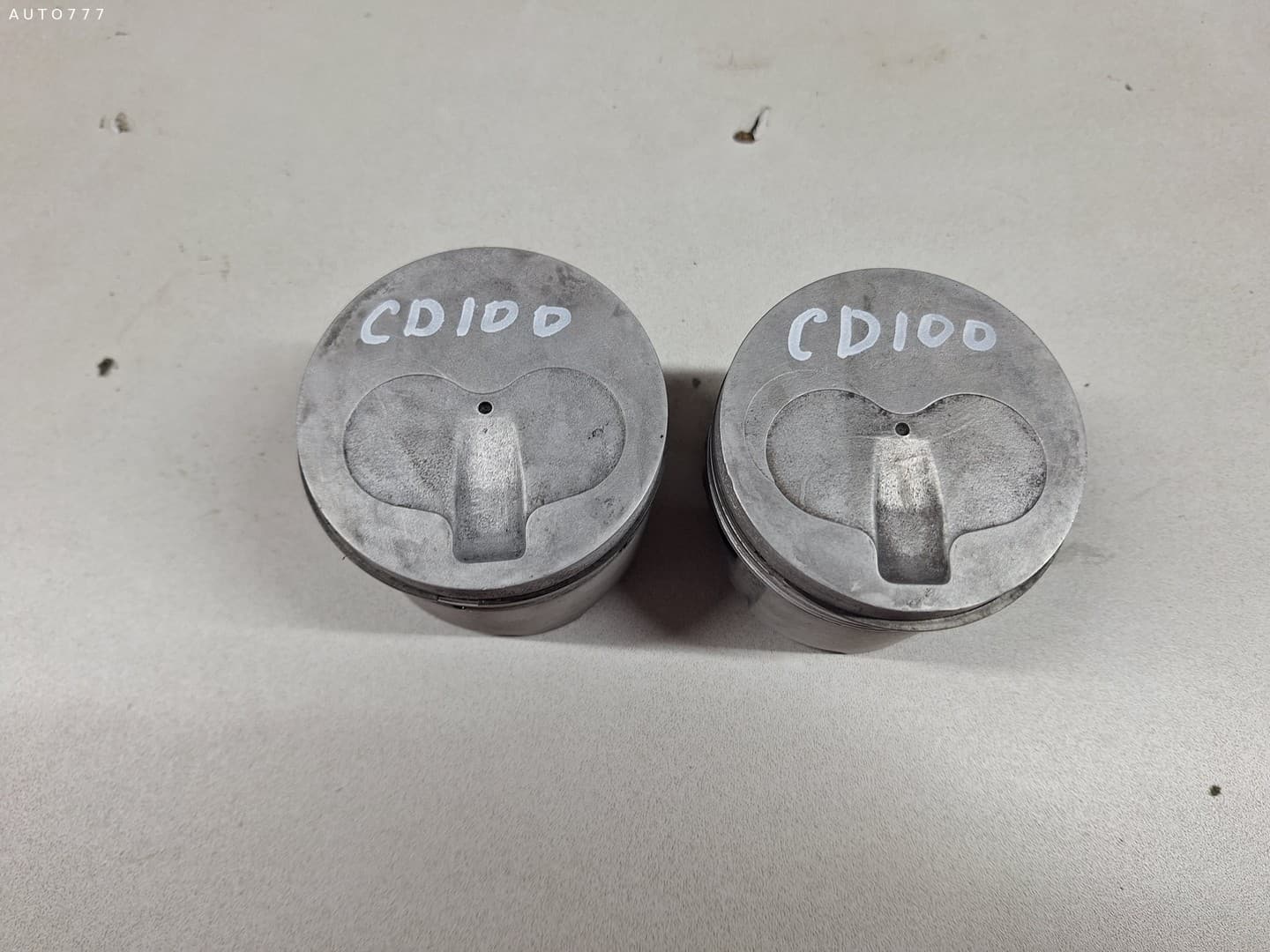 Hinomoto CD100 piston