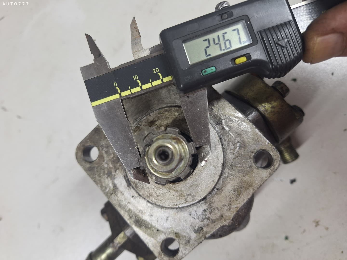 Iseki KYB (Kayaba) GPS1-10CP hydraulic pump