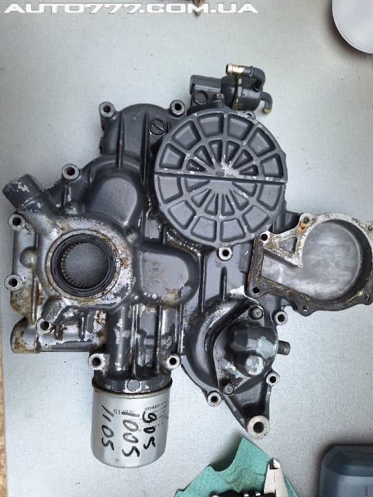 Kubota Крышка двигателя лобовая 