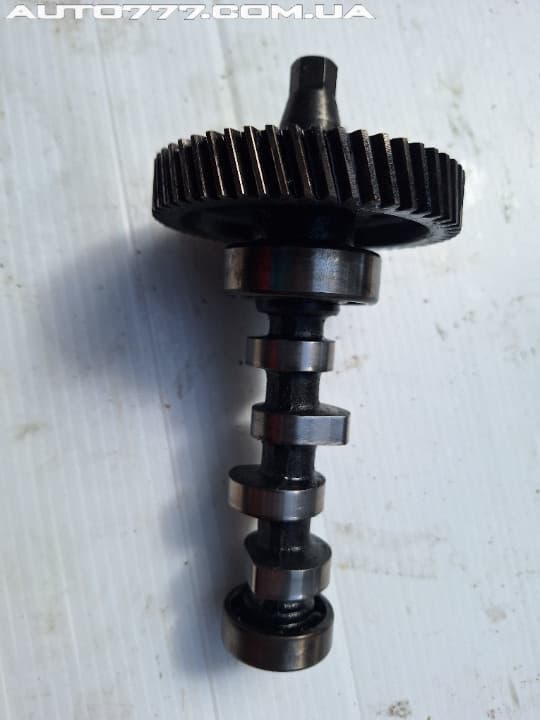 Kubota Fuel  camshaft V1305 