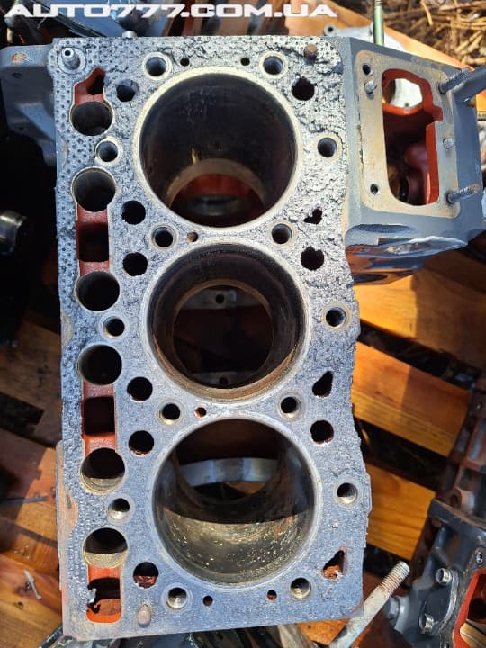 Kubota Блок циліндрів D1005