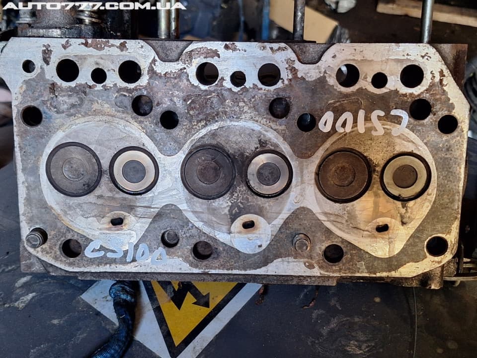 Hinomoto CS100 CYLINDER HEAD