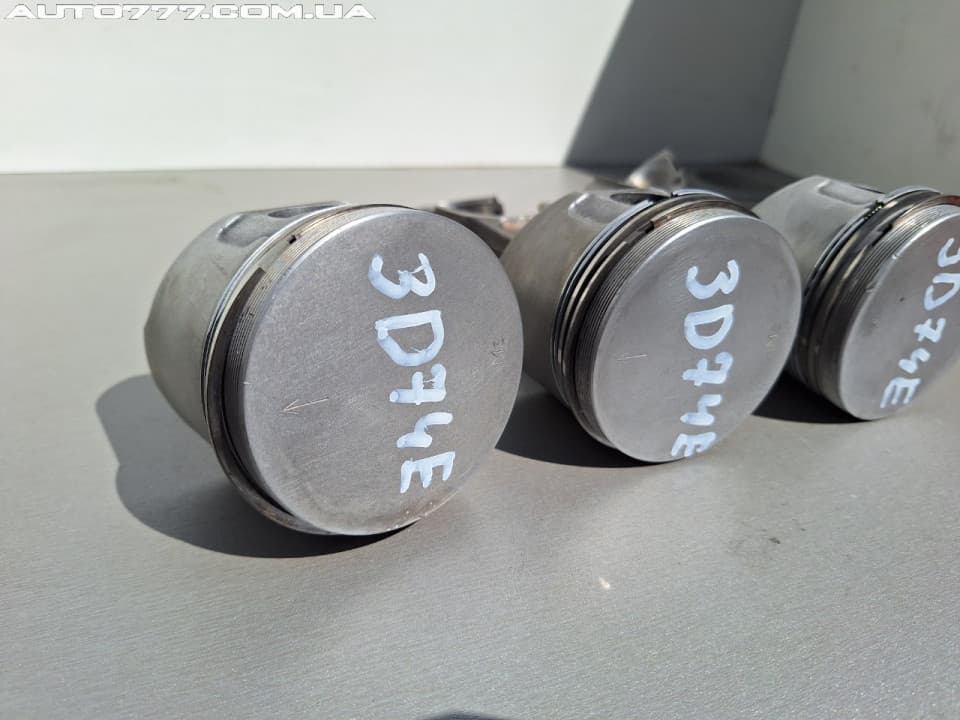 Komatsu  Pistons Used 3D74E